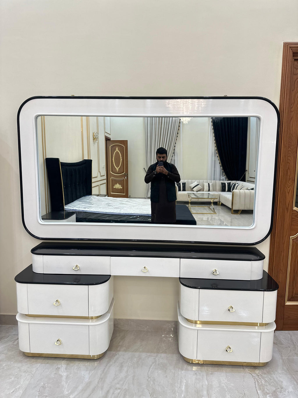 Crown Style Bed Set