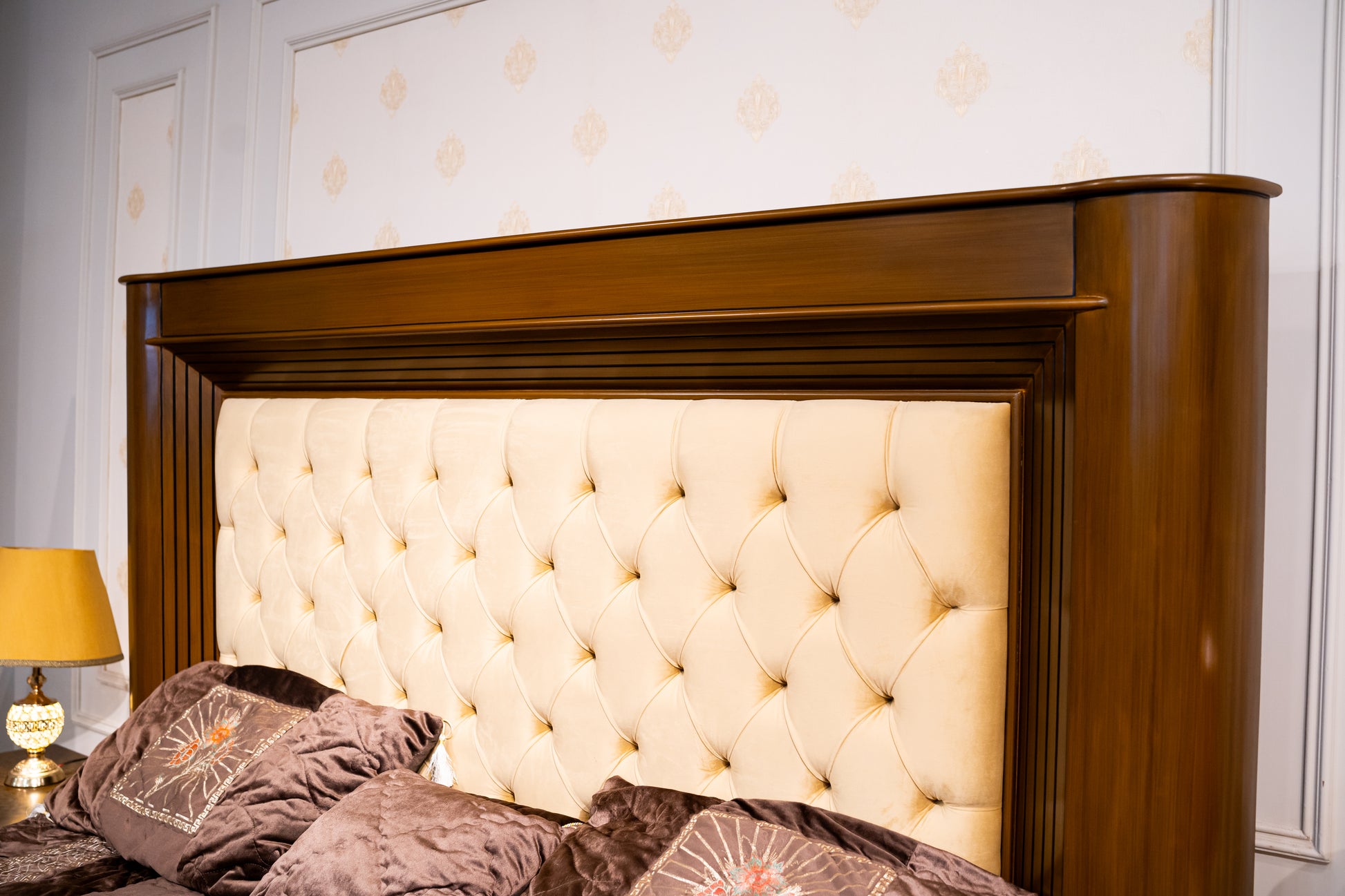 Pillar Palai Bed Set