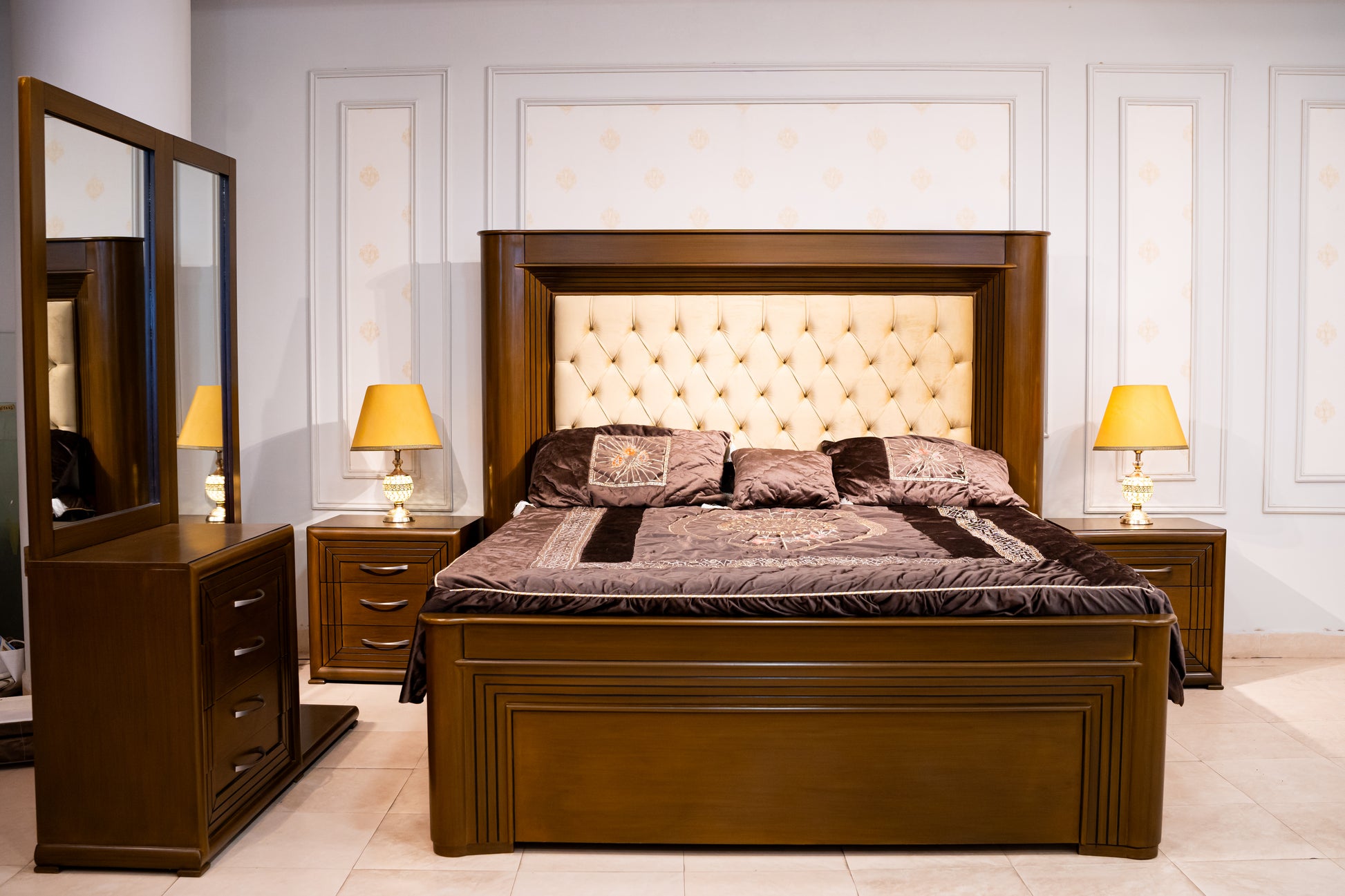 Pillar Palai Bed Set