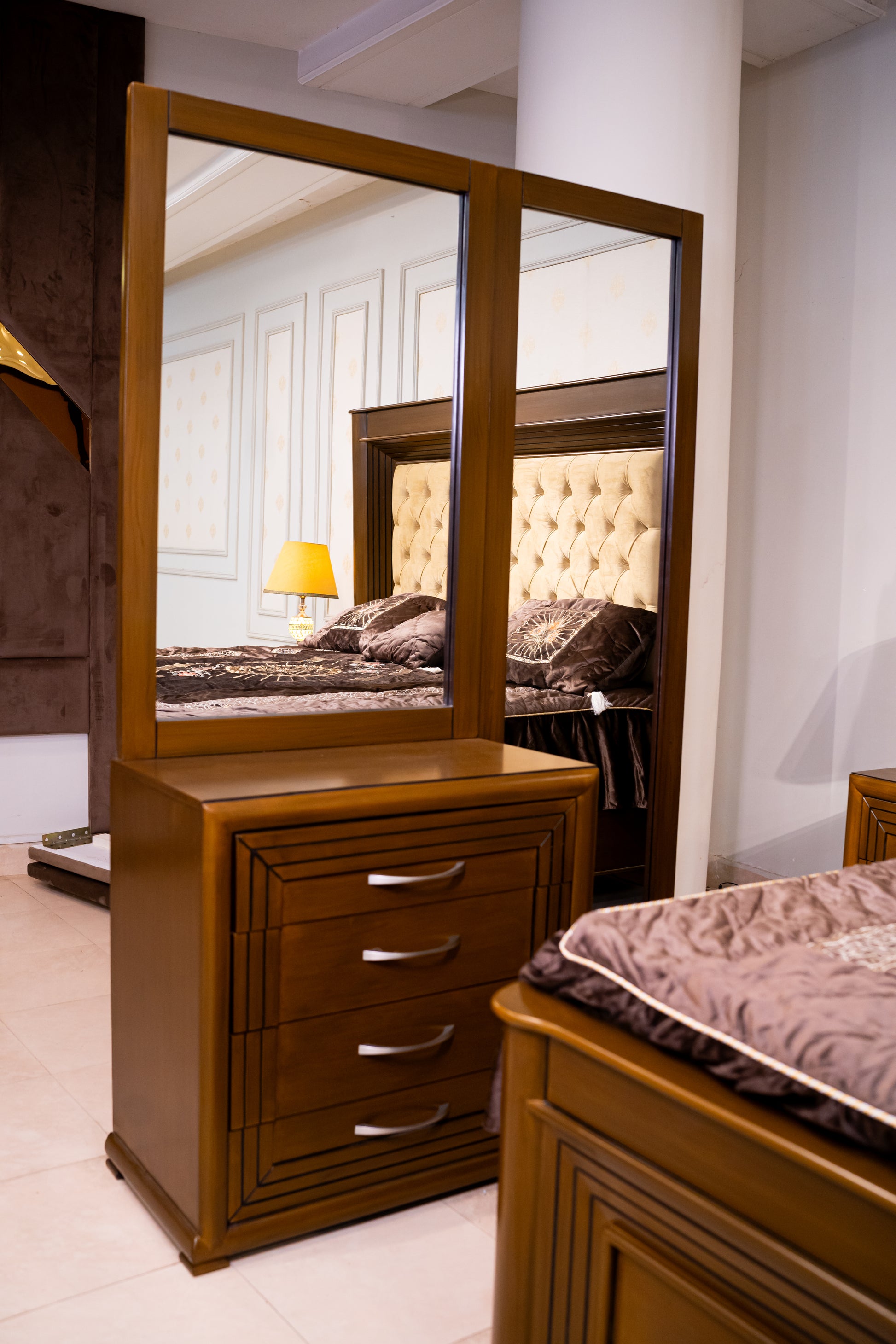 Pillar Palai Bed Set