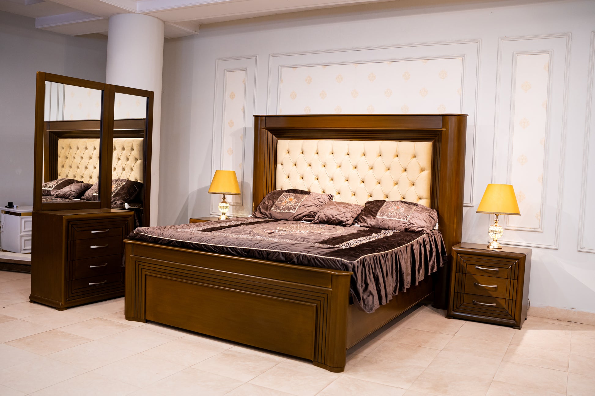 Pillar Palai Bed Set