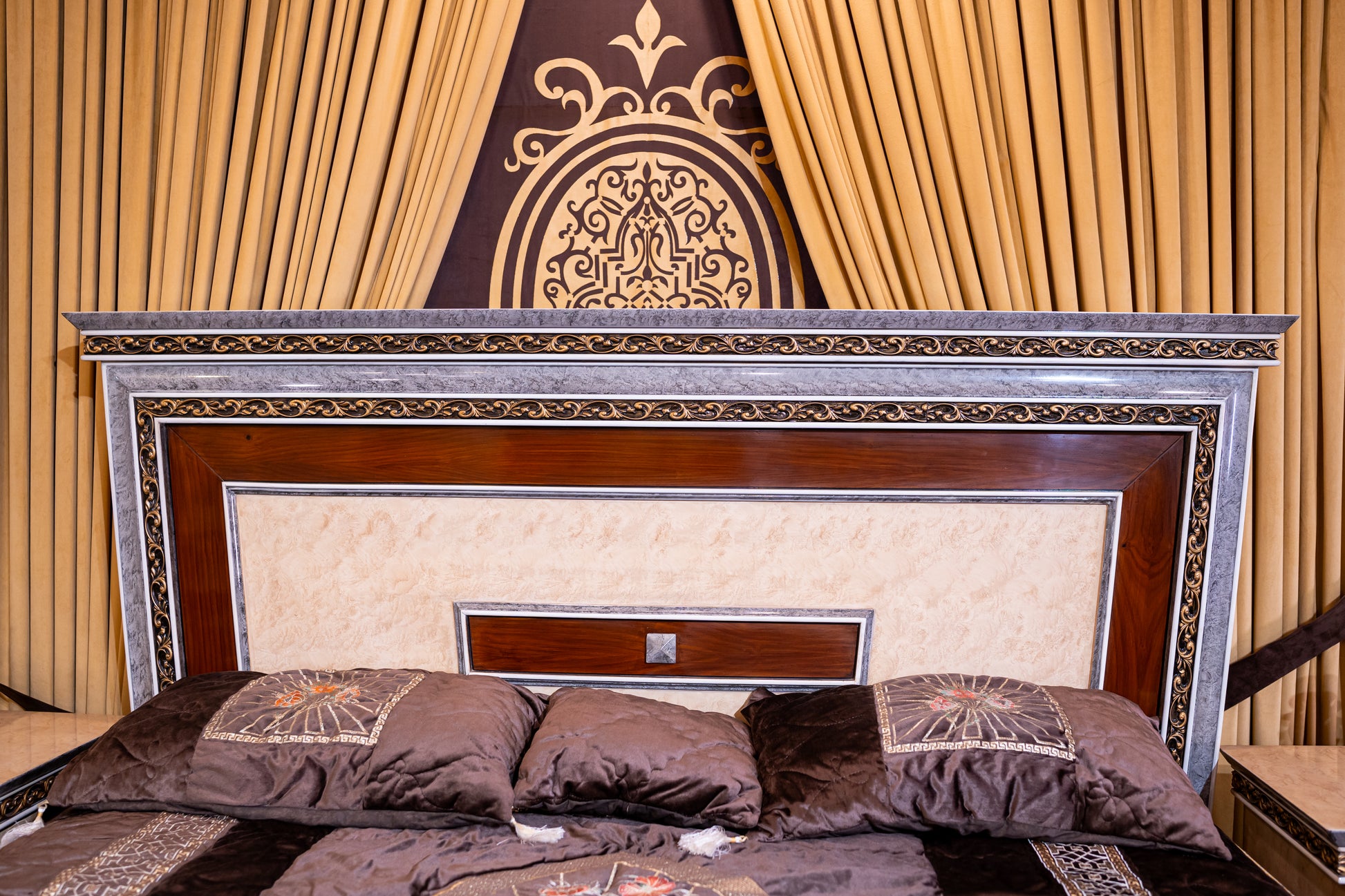 Italian Style Bed Set