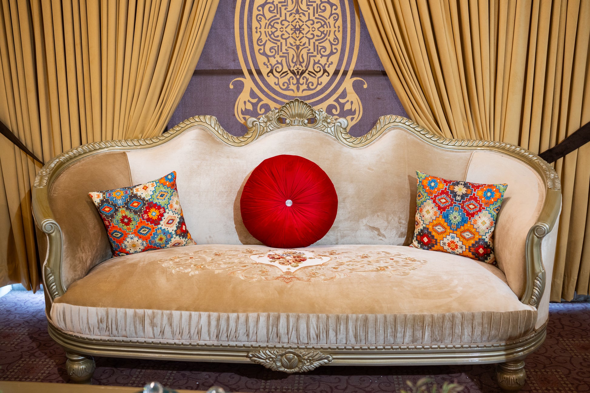 Gol Bazu Style Sofa Set
